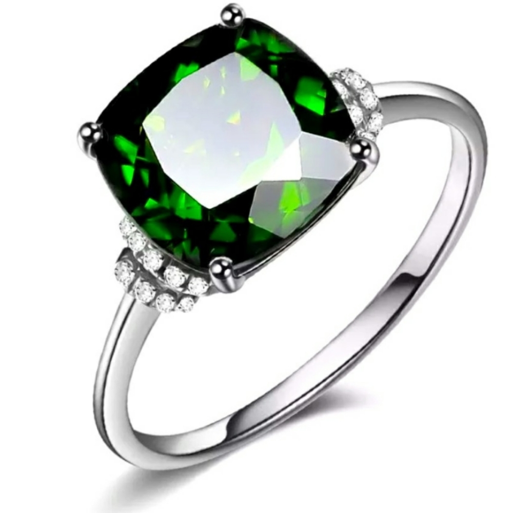 NEW 18k White Gold Green Cushion Emerald Ring